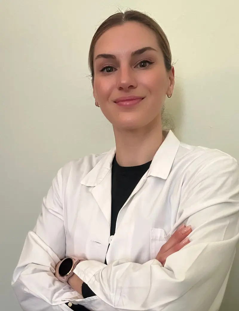 Dott.ssa Annathea Accornero, medico chirurgo, esperta in medicina estetica e nutrizionista, nel suo studio a Milano